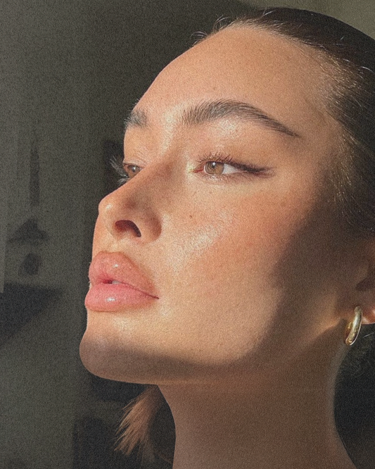 How-Castor-Oil-Can-Clear-Your-Acne iAMA