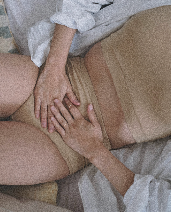 How-Castor-Oil-Can-Help-With-Painful-Periods-Menstrual-Cramps iAMA