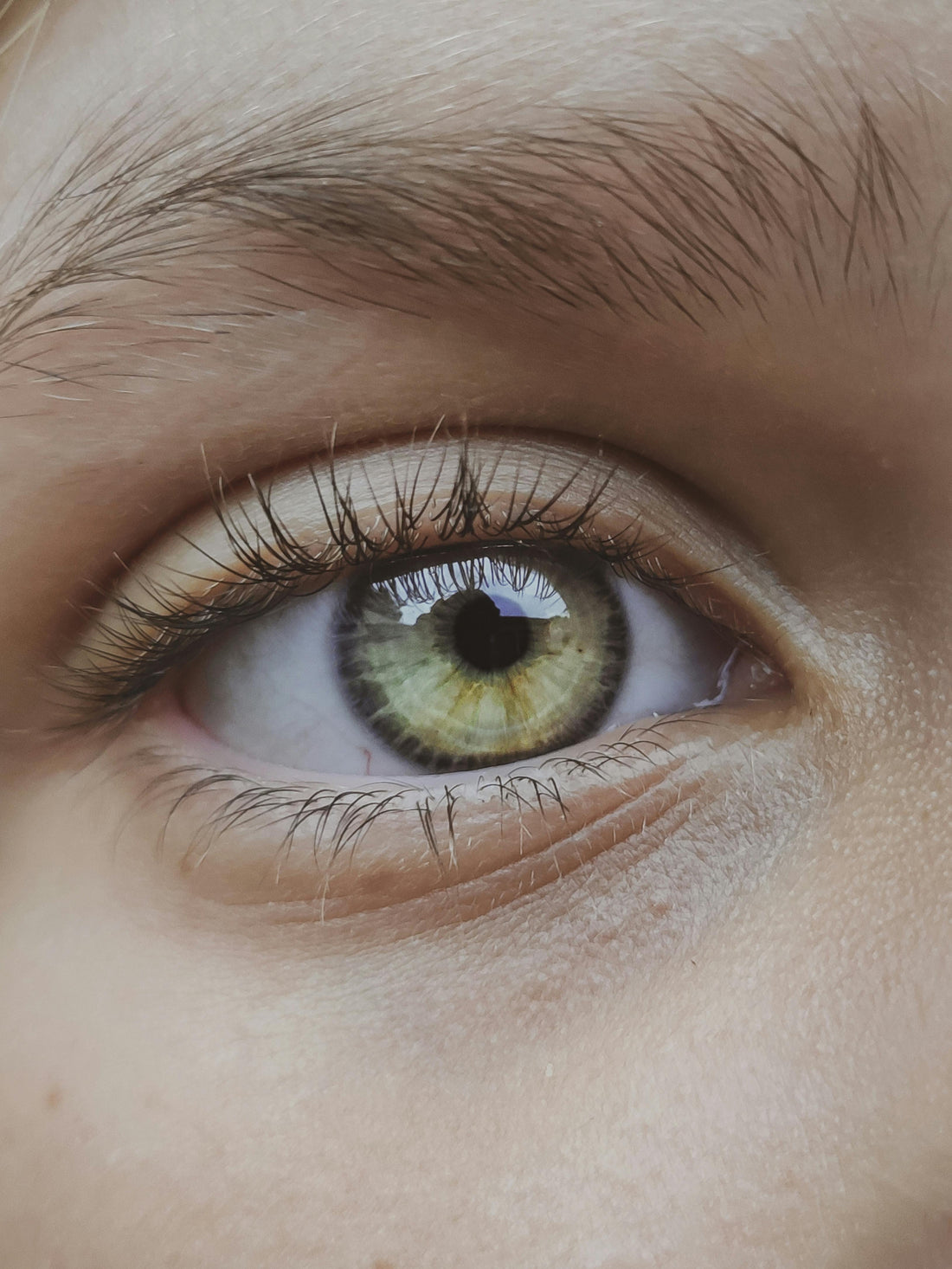 Using-iAMA-Castor-Oil-for-Your-Eyelashes iAMA